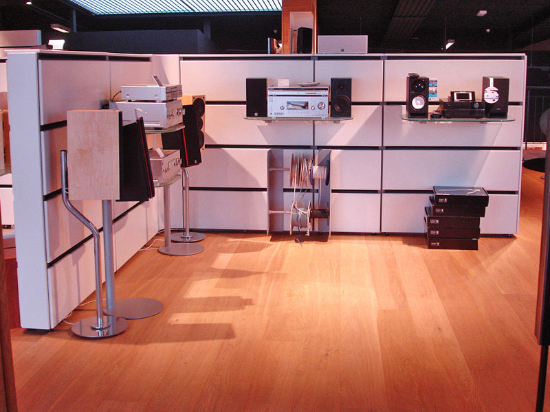 T2+ Retail Modular Display System Walls+Forms, Inc.